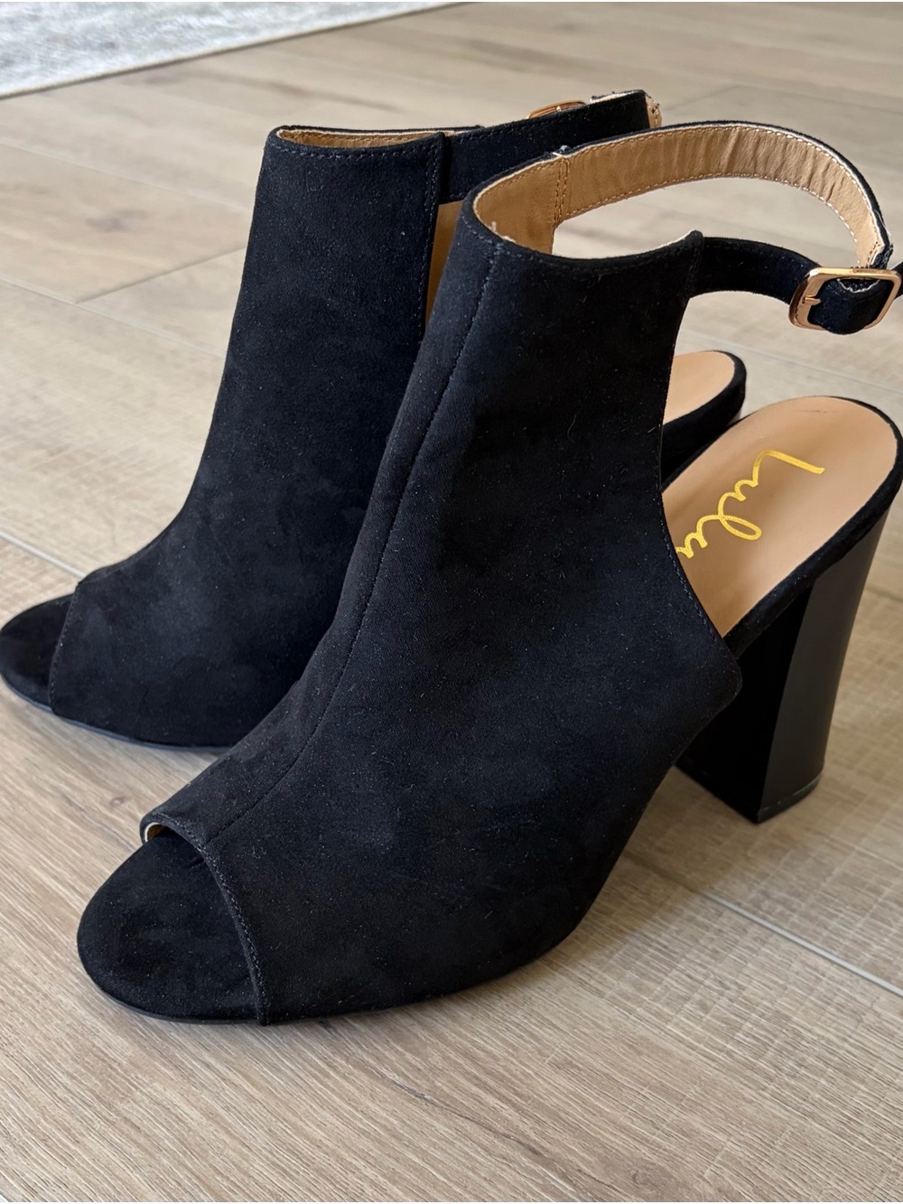 NWOT Lulus Black Open-Toe Block Heel Sandals